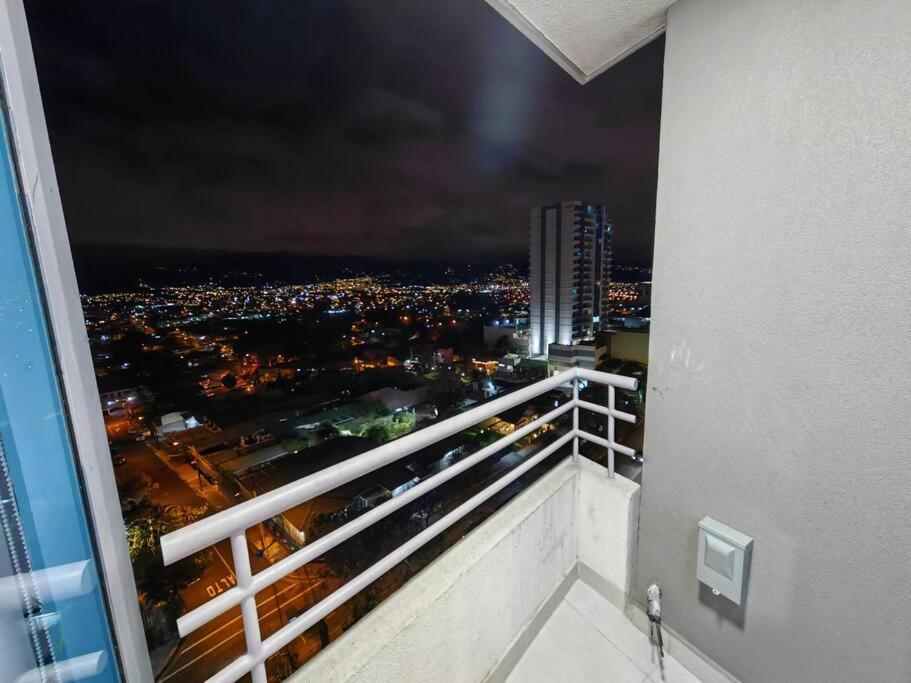 1001 Torres Yoses Con A/c Y Parqueo Full Equipado
